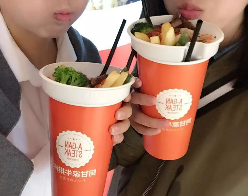 為什么你不看好的“牛排杯”項目，這家11平小店卻可以日營過萬？