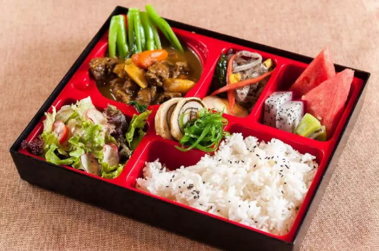 9月29日起全國(guó)鐵路停售常溫盒飯，冷鏈盒飯有望成“新寵”