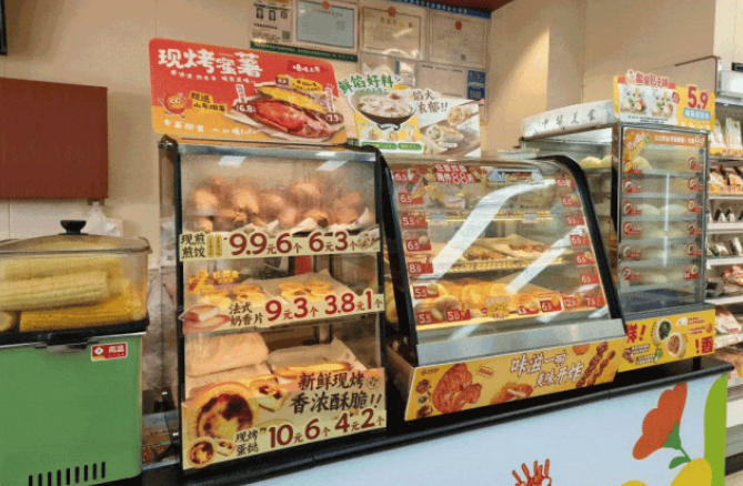  被吐槽“越來越雞肋”！商超熟食強勢崛起，便利店包子卻在掉隊？